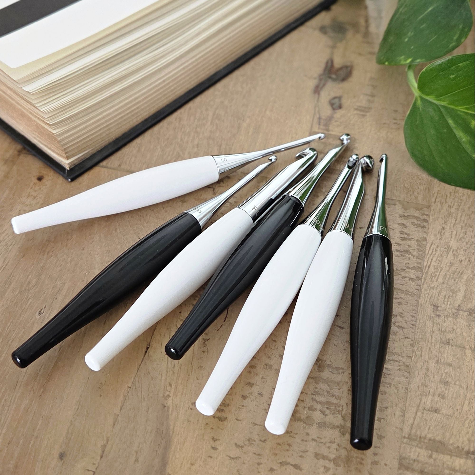 Odyssey® II Crochet Hook in Noir Odyssey II FurlsCrochet 